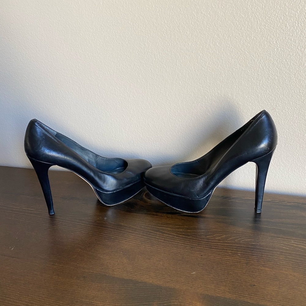 Stuart Weitzman Mae Leather Platform Pumps